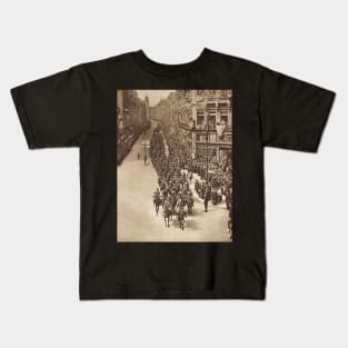 Anzac Day, London, 25 April 1919 Kids T-Shirt